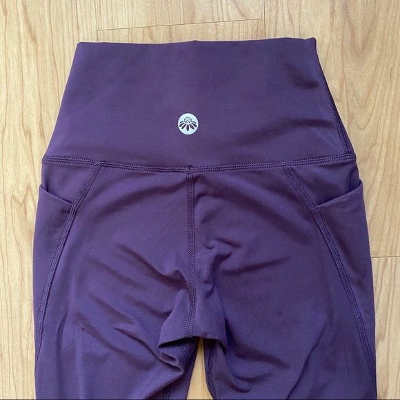 SOLD - SENITA - Shakti Pocket Leggings in Eggplant - Picture 5 of 7
